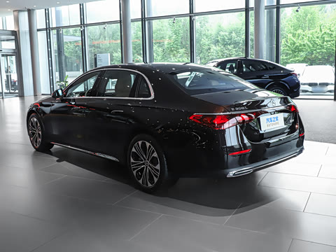 2026�� �Ŀ� E 300 L ������