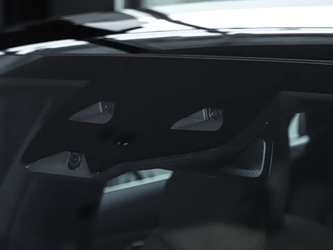 2026�� �Ŀ� E 300 L ������