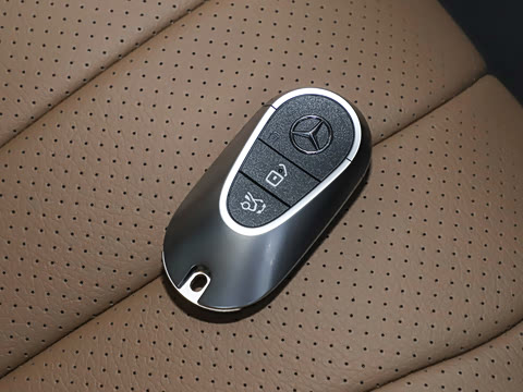 2026�� �Ŀ� E 300 L ������