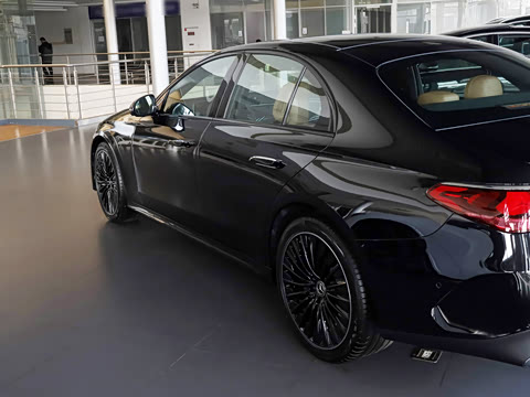 2026�� E 300 �������˶���