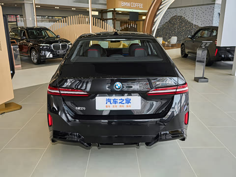 2026�� �Ŀ� eDrive 35L M�˶���װ