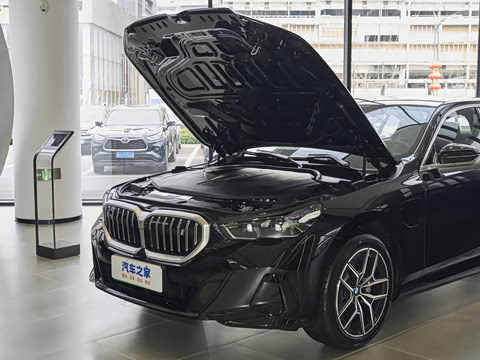 2026�� �Ŀ� eDrive 35L M�˶���װ