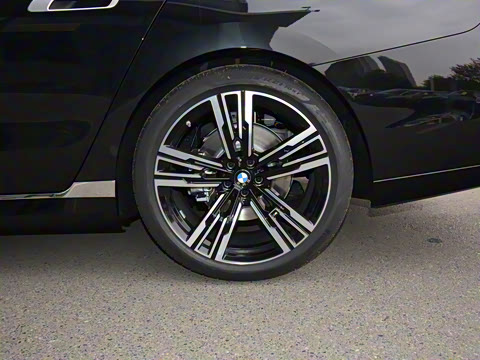 2026�� 740Li ������ M�˶���װ