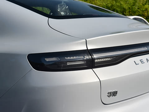 2027�� 590������