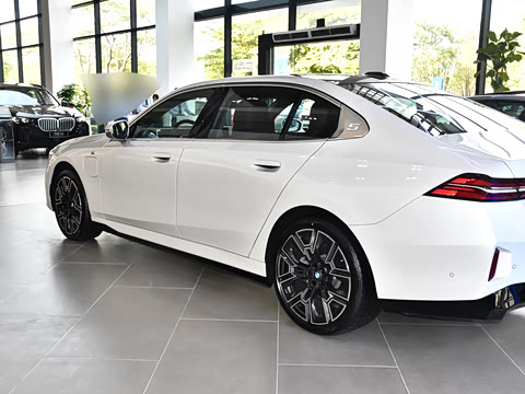 2026�� xDrive 50L M�˶���װ