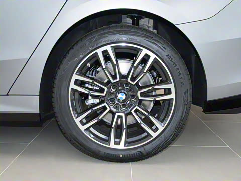 2025�� 525Li M�˶���װ