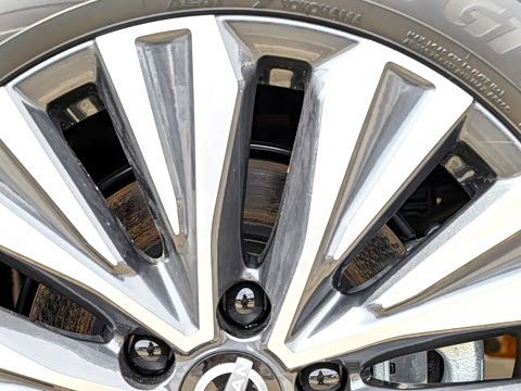 2025�� 2.0L SV �ڽ��