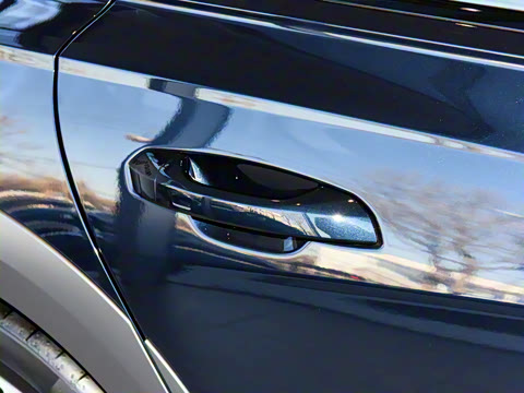 2025�� allroad quattro 55 TFSI ��̽�ռ�