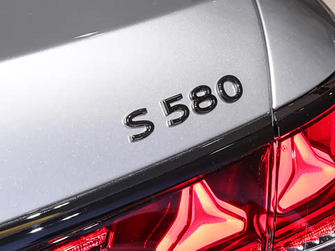 2027�� S 580 4MATIC Night Series
