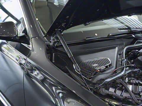 2025�� �Ŀ� E 300 L ʱ���˶���