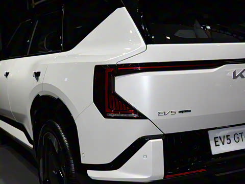 2025�� 580 Wave AWD GT-Line