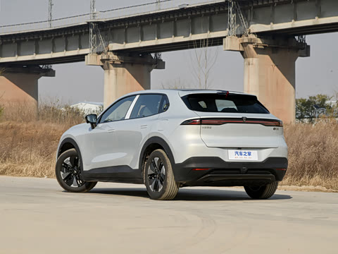 2026�� 215Max���̰�