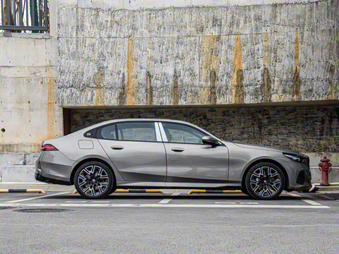 2026�� 530Li ������ M�˶���װ