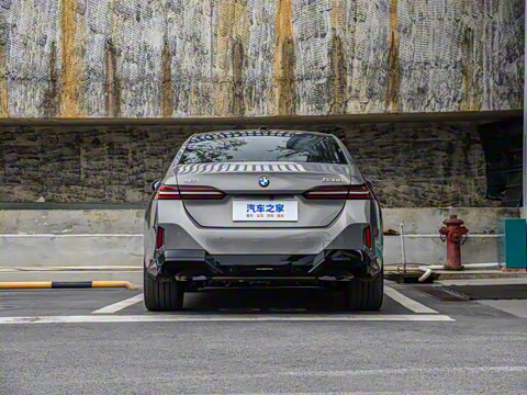 2026�� 530Li ������ M�˶���װ