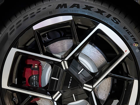 2025�� 820 Max