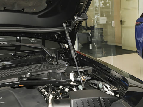 2026�� 110 3.0T P400 X-Dynamic HSE