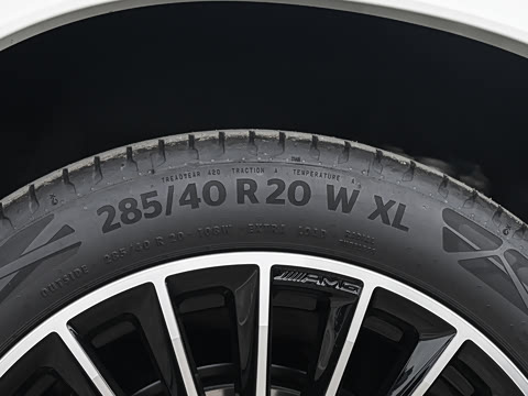 2026�� �Ŀ� GLC 300 4MATIC ����SUV