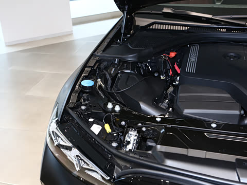 2026�� 330Li �����