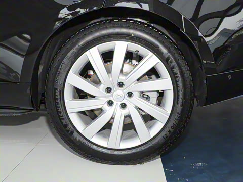 2025�� 3.0 L6 360PS ʢ����