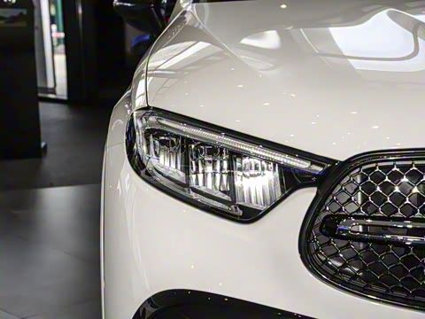 2025�� �Ŀ� GLC 260 4MATIC ����SUV