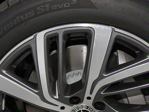 2025�� �Ŀ� E 300 L ʱ���˶���