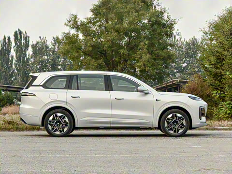 2025�� �Ŀ� ����Max