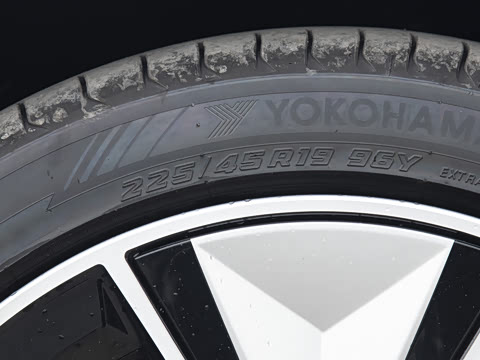 2026�� eDrive 40 L ��ҹ�˶���װ