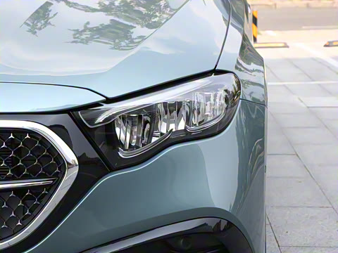 2025�� �Ŀ� E 260 L �˶���