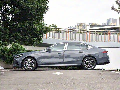 2026�� 530Li ������ M�˶���װ
