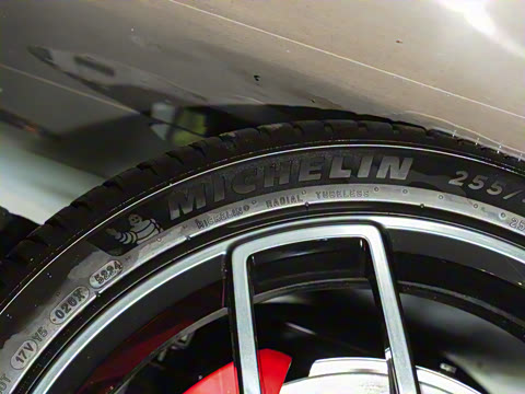 2025�� 703km Ultra�˶���