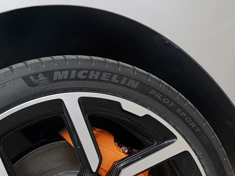 2025�� 820 Max