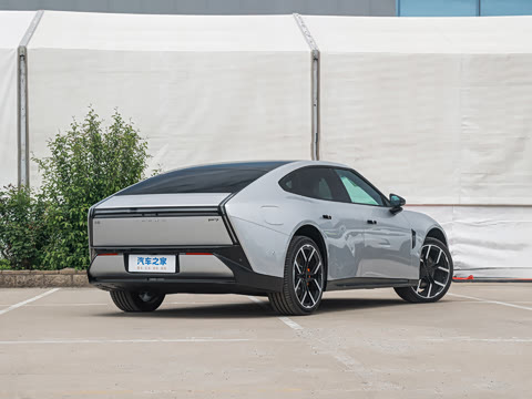 2025�� 820 Max