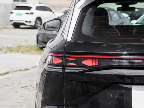 2026�� �Ŀ� ̽��L 300TSI ������Ӣ