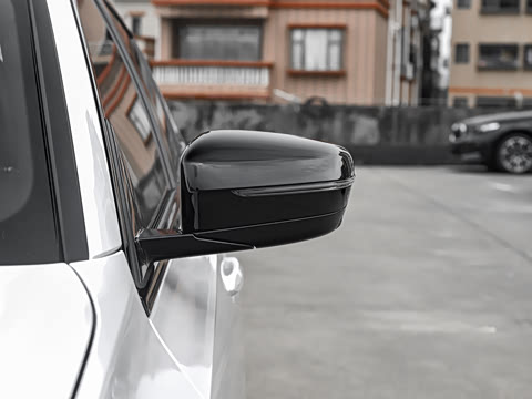 2026�� 330Li ������ M�˶���ҹ��װ