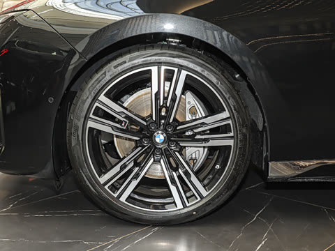 2026�� 740Li ������ M�˶���װ