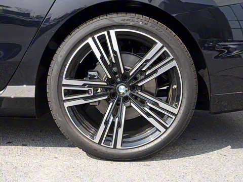 2026�� 740Li ������ M�˶���װ