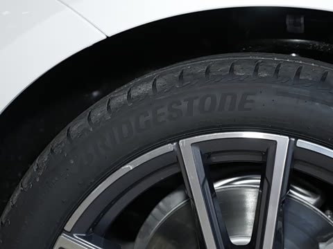 2026�� 325Li M�˶���װ