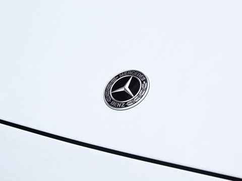 2026�� �Ŀ� E 300 L �����˶���