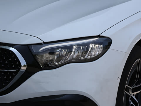 2026�� �Ŀ� E 300 L �����˶���