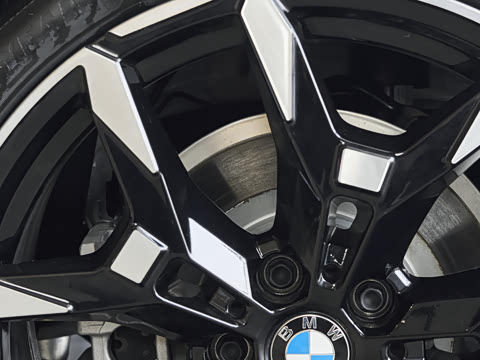 2026�� 225i M�˶���ҹ��װ
