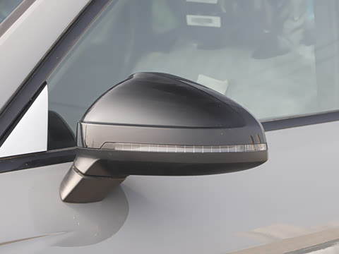2026�� 200���������� 40 TFSI ����������
