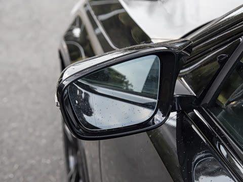 2026�� M240i xDrive