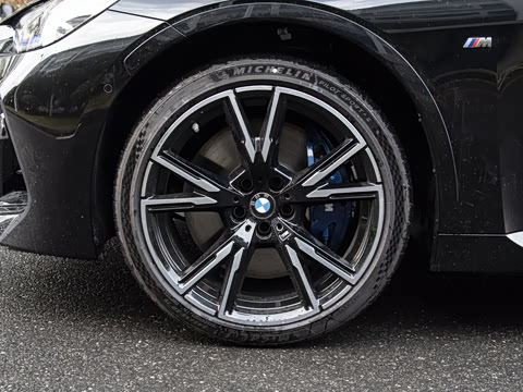 2026�� M240i xDrive