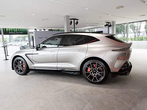 2025�� 4.0T V8 707