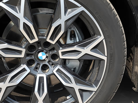 2026�� �Ŀ� 735Li ������װ