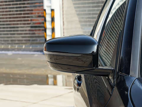 2026�� 330i M�˶���ҹ��װ