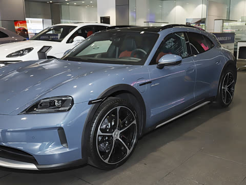2026�� Taycan 4 Cross Turismo