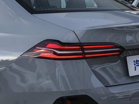 2026�� 525i M�˶���װ