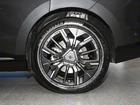 2025�� 670 Max��