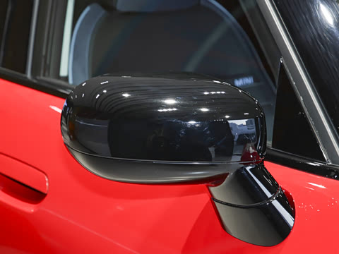 2025�� E ������